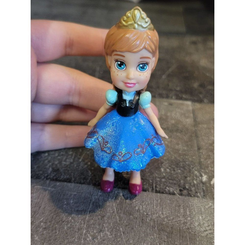 Young Princess Anna Frozen Glitter dress toy figures Disney
